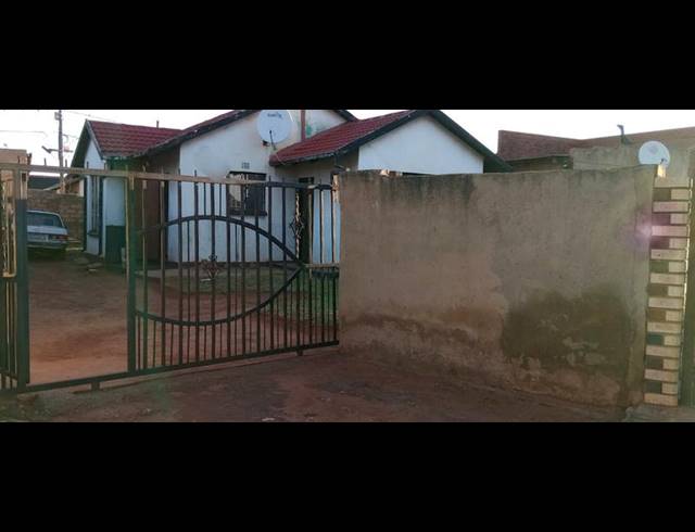 3 BEDROOM HOUSE FOR SALE IN PROTEA GLEN